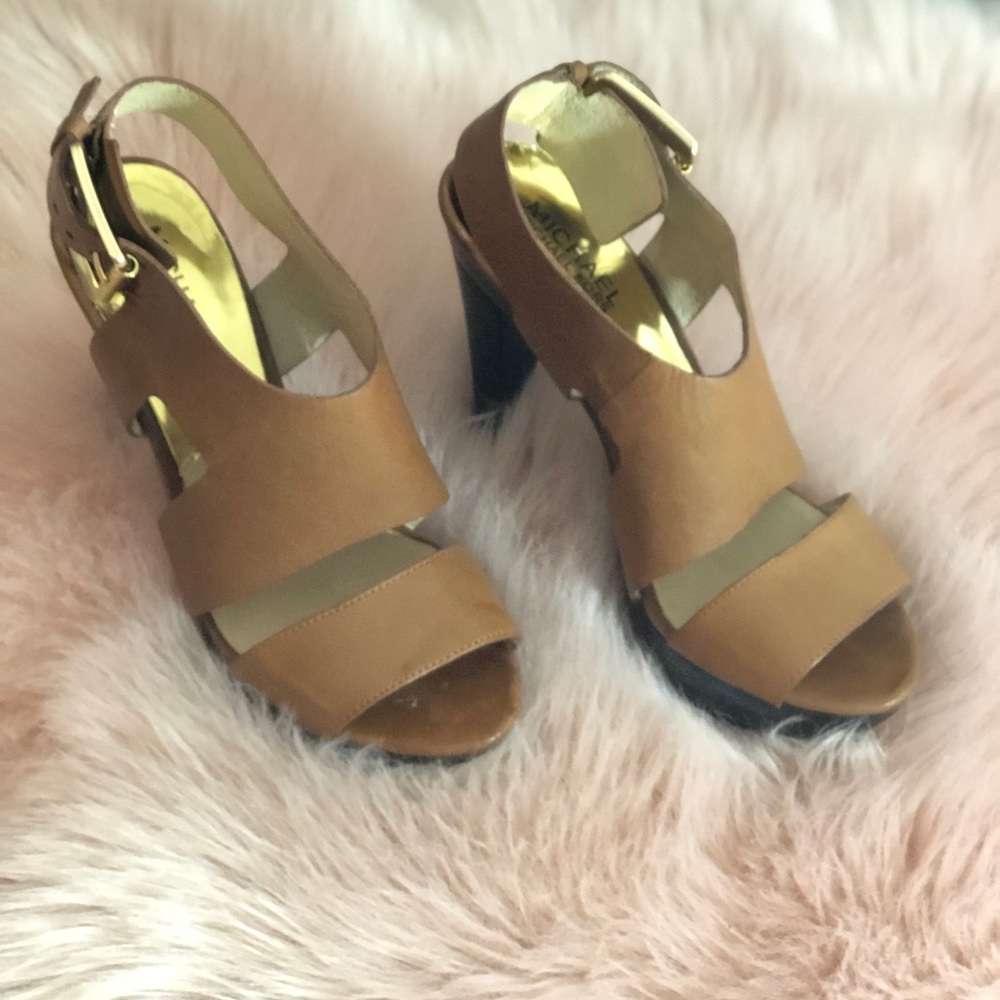 Sale Sale Sale🛑🛑🛑 Michael Kors Platform Sandals